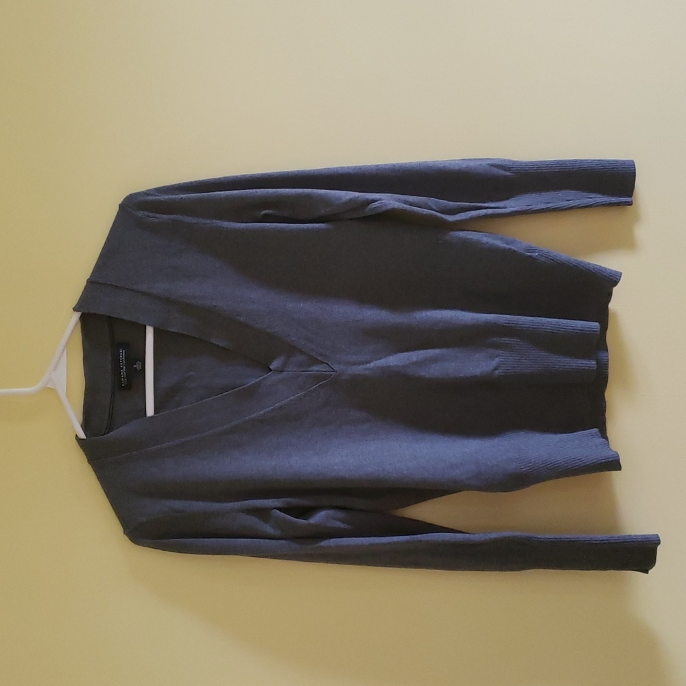 Gray long sleeve v neck top